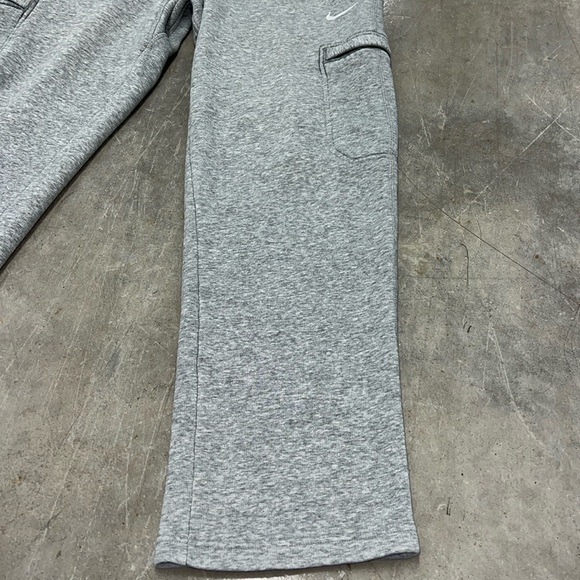 **SOLD** Men’s Medium Nike Thick Gray Cargo Sweats w/White Embroidered Nike - Picture 3 of 9